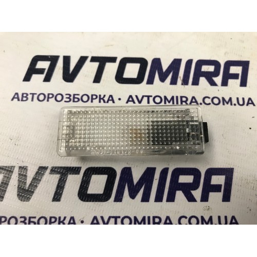 Плафон освещения багажника Ford Focus 3 Wagon 2011-2017 AM5113A756AA